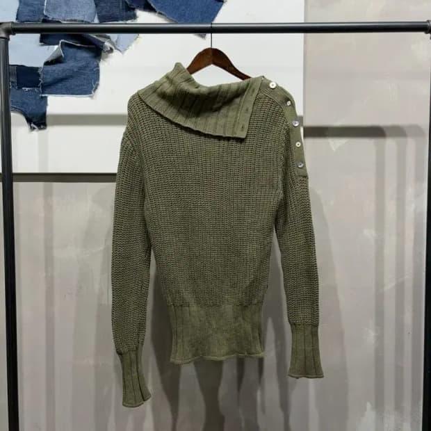 (95) 스컬프터 여성 사이드 버튼 니트
