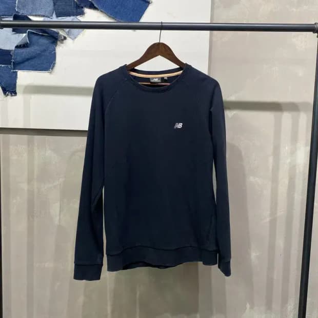 (105) 뉴발란스 캐주얼 스트릿 자수 블랙 맨투맨 긴팔 티