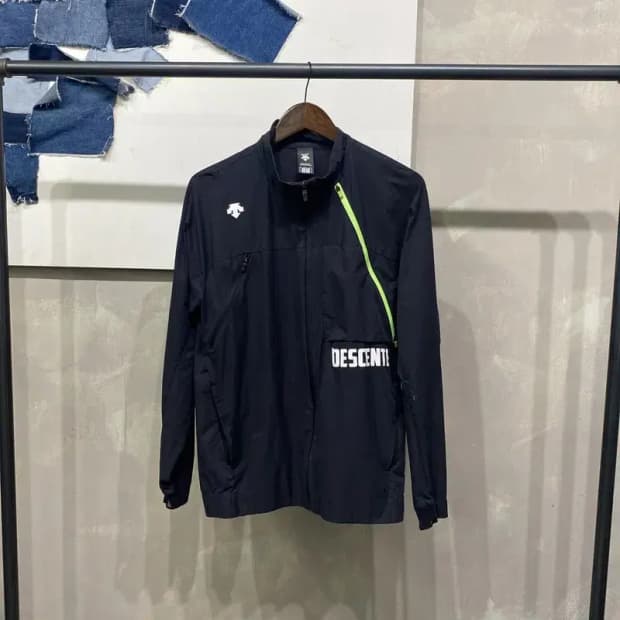 (105) 데상트 스포츠 운동 기능성 바람막이 자켓