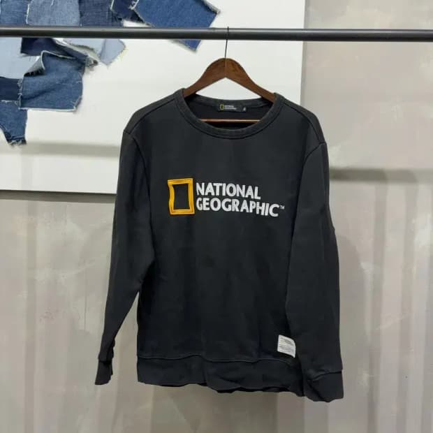 (110) 내셔널지오그래픽 캐주얼 기모 로고 자수 맨투맨