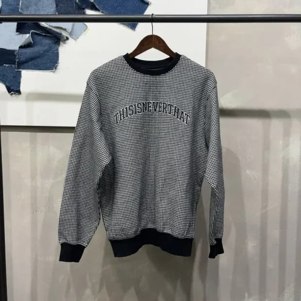 (100) 디스이즈네버댓 스트릿 체크 자수 맨투맨 긴팔 티