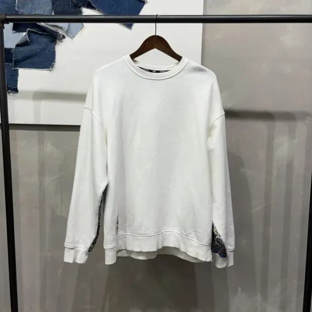 (105) 뉴발란스 소매 페이즐리 기모 맨투맨 긴팔 티