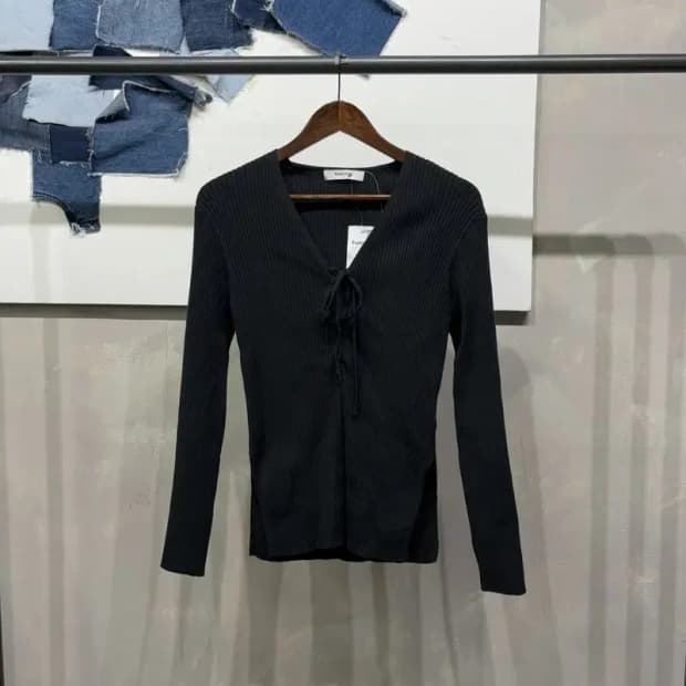 (85) 에잇세컨즈 여성 캐주얼 브이넥 골지 리본 니트