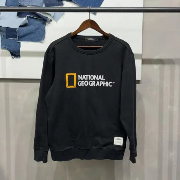 (105) 내셔널지오그래픽 캐주얼 기모 자수 맨투맨 긴팔 티