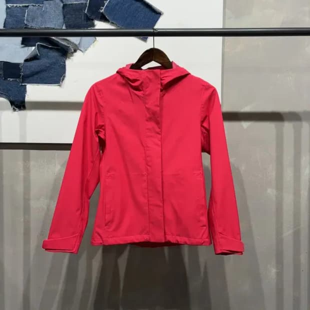 (85) 유니클로 여성 캐주얼 핫핑크 후드 바람막이 자켓