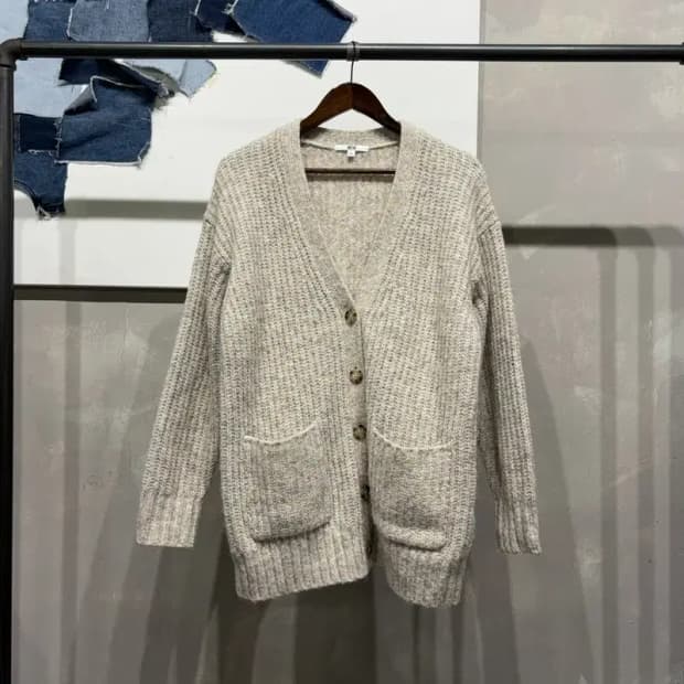 (100) 유니클로 캐주얼 베이직 투포켓 울 니트 가디건