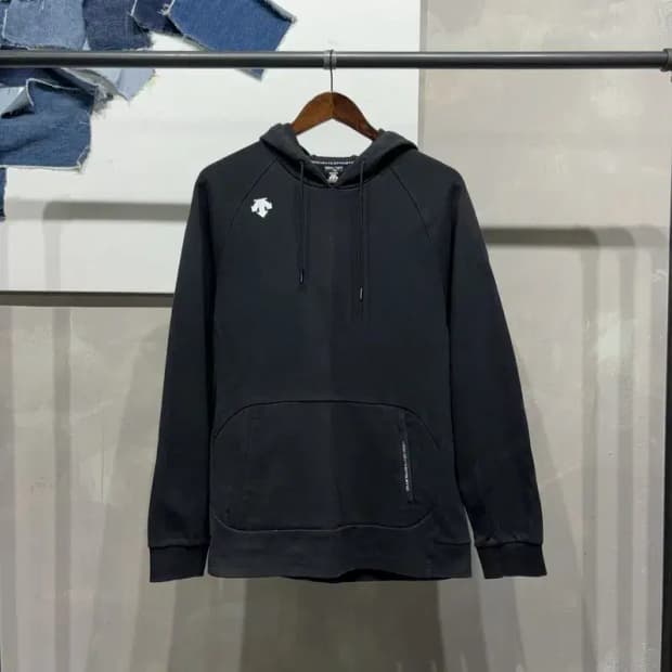 (105) 데상트 스트릿 캐주얼 로고 프린팅 후드티