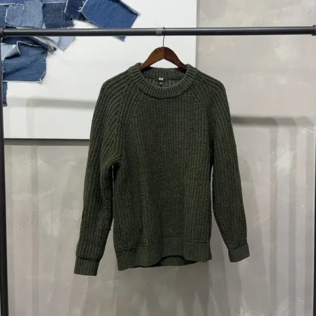 (105) 유니클로 캐주얼 베이직 라운드 니트