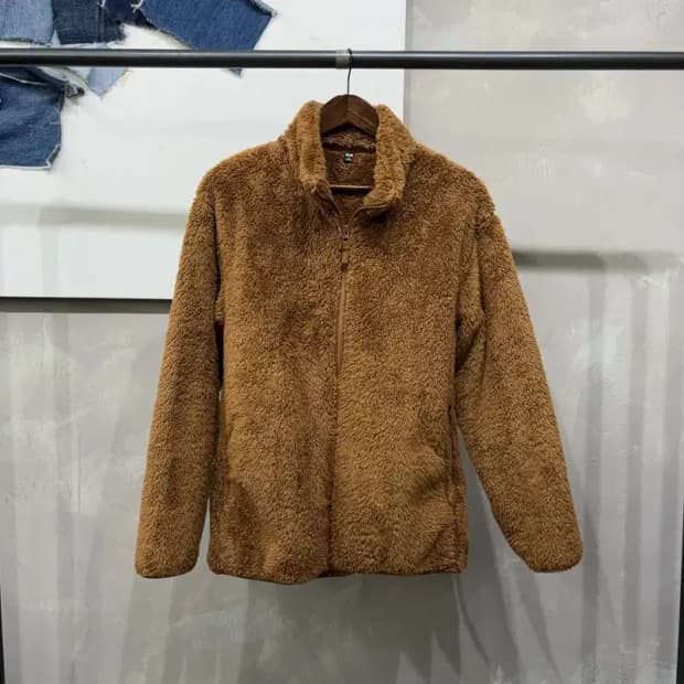 (100) 유니클로 캐주얼 베이직 카멜 양털 후리스 플리츠 자켓