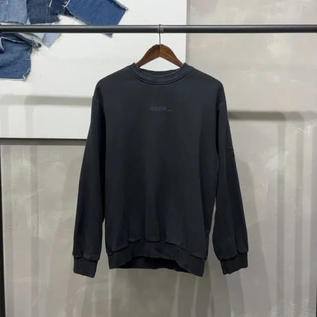 (95) 아디다스 스트릿 센터 로고 자수 기모 맨투맨 긴팔 티