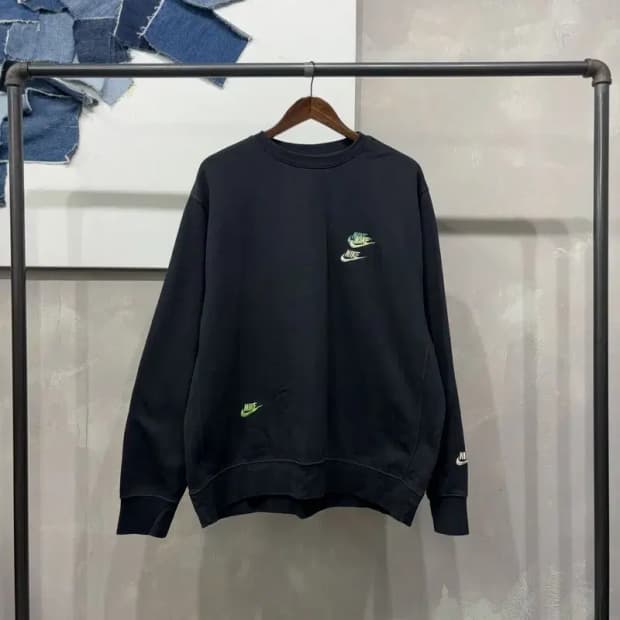 (110) 나이키 스트릿 트리플스우시 자수 맨투맨 긴팔 티