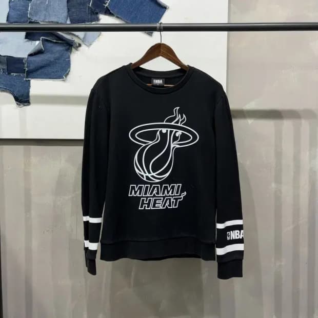 (95) NBA 마이애미히트 스트릿 프린팅 맨투맨 긴팔 티