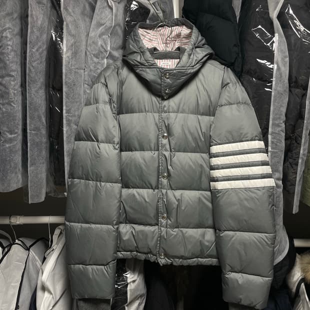 [3사이즈] 톰브라운 매트 나일론 사선 다운 봄버 패딩 자켓