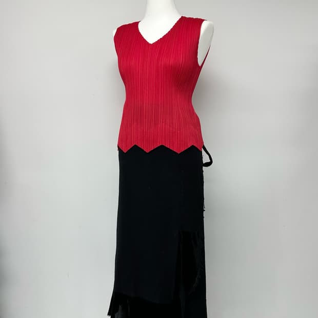 이세이미야케 플리츠플리즈 지그재그 헴 슬리브리스 탑