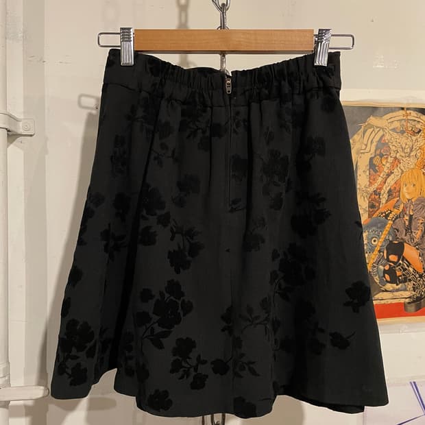 플라워 패턴 블랙 미디스커트 오리엔탈