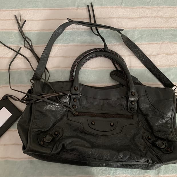 발렌시아가 라지 모터백 다크 그레이