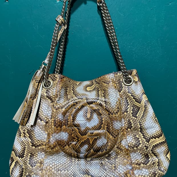 구찌 스네이크스킨 소호백