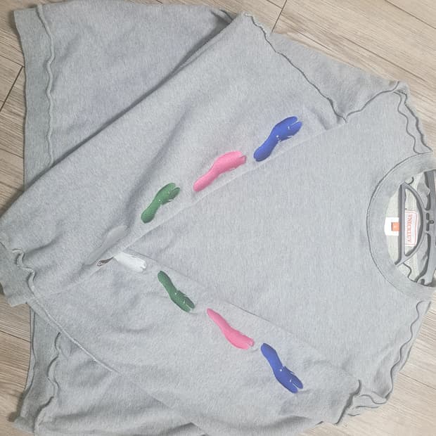 브이넥러브 맨투맨