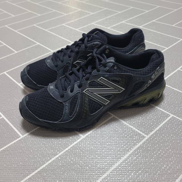 뉴발란스 650 블랙 260 (레어템)