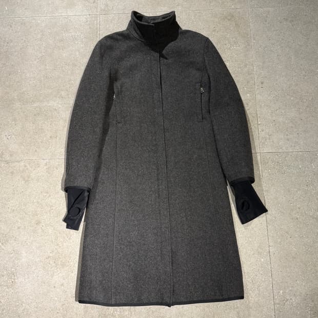 프라다 그레이 패딩 울코트