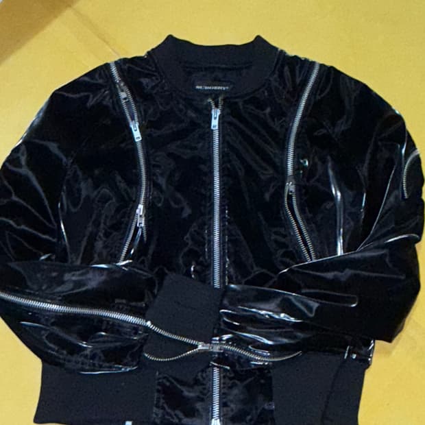 surgery round zip bomber glossy black