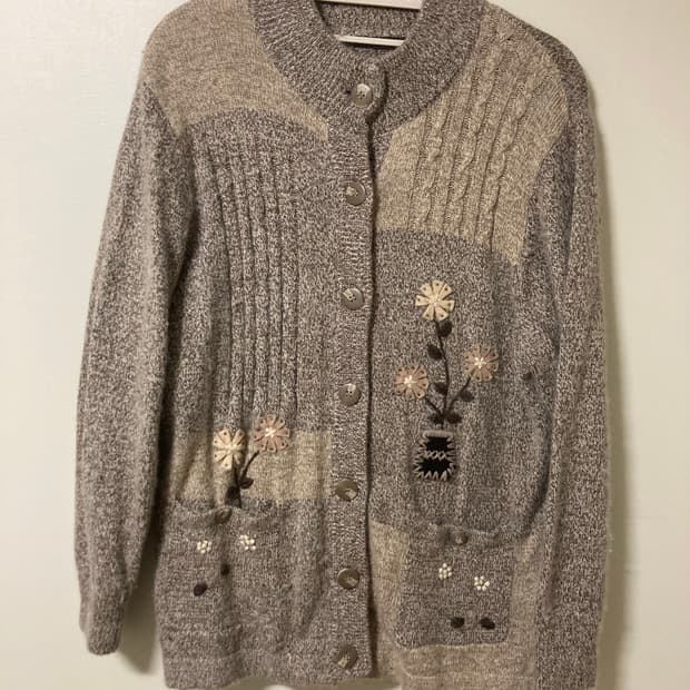 모리 자수 가디건