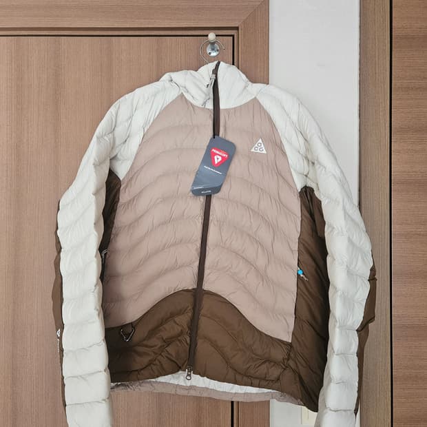 나이키 acg 라바플로우 패딩 M사이즈 새상품 