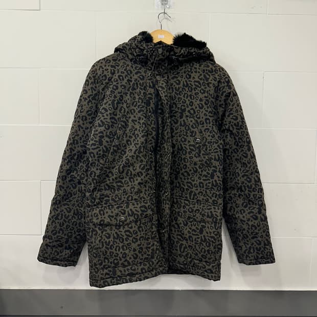 칼하트 WIP 트래퍼 파카