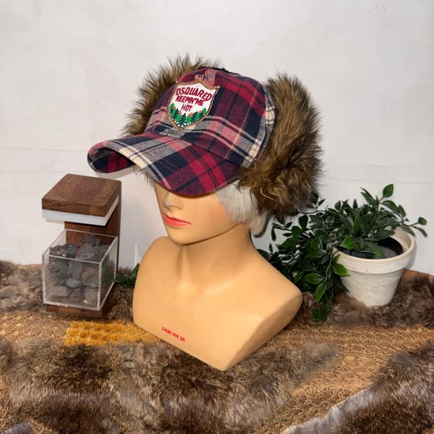 Red navy check fur trapper hat