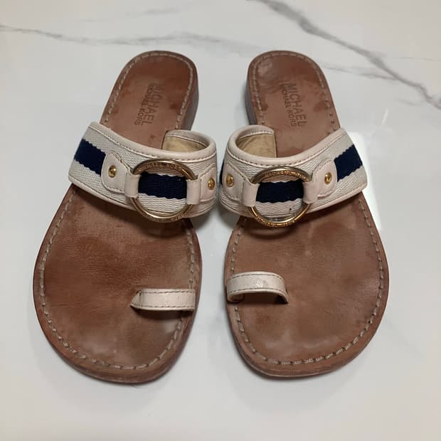 마이클 코어스 스트라이프 토 링 샌들 리조트룩 마린룩 쪼리