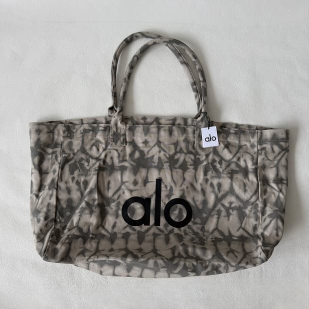 알로(alo) 토트 숄더백(택 달린 새제품, 큰 사이즈)
