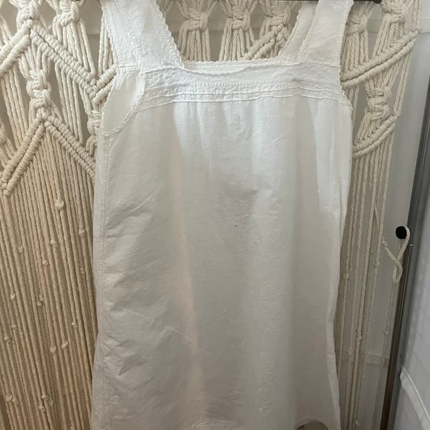 화이트 레이스 슬리브리스