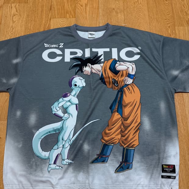 Critic 반팔티셔츠