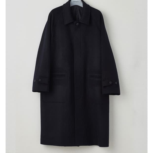 해칭룸 레글런 슬리브 코트