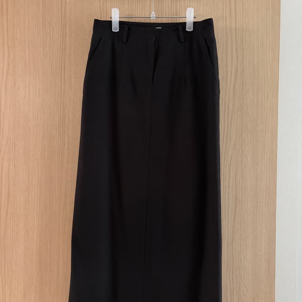 Maxi wool skirt in black