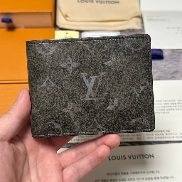 [풀구성] 루이비통 브러시드 모노그램 카우하이드 슬렌더 월릿 반지갑