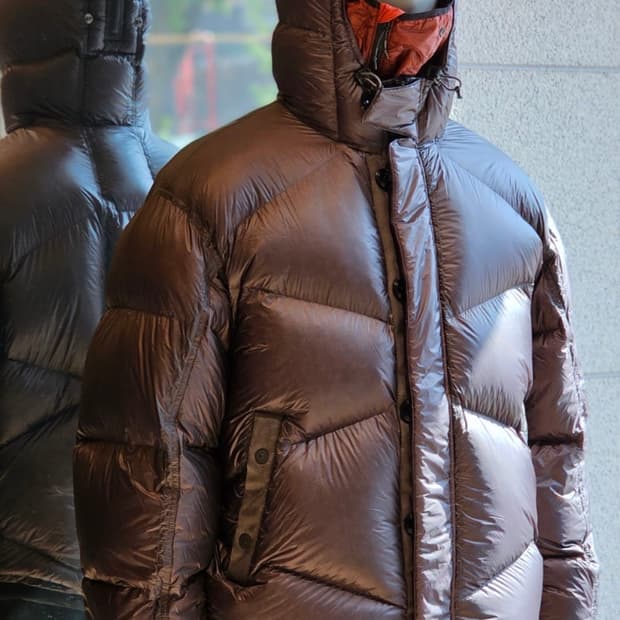 시리즈 언어팩티드 콜라보 패딩 새상품 105사이즈 판매 합니다