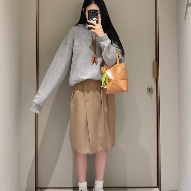 로에베 아나그램 레더 드로스트링 후드 스웨트셔츠