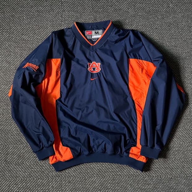 나이키 AUBURN TIGERS 센터 스우시 웜업 풀오버 (105)