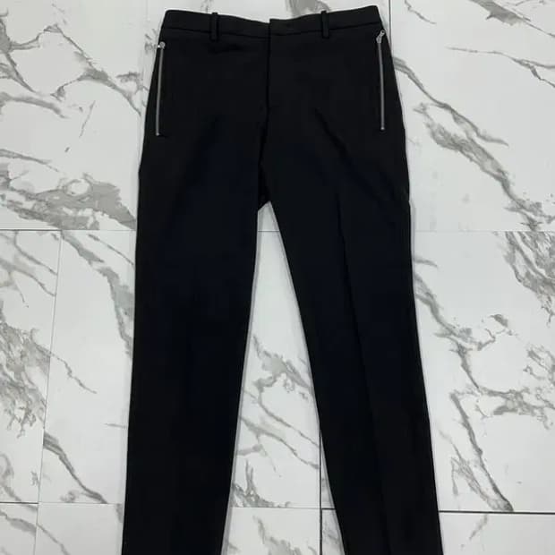 솔리드옴므 블랙 지퍼 디테일 슬랙스