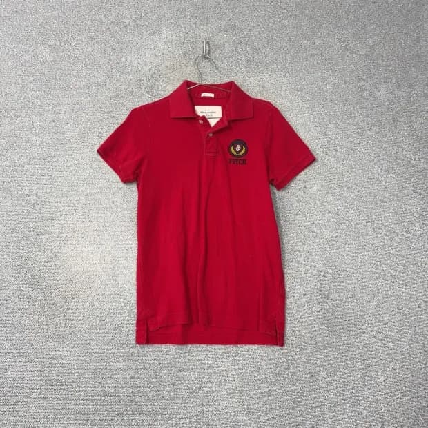 아베크롬비 레드 자수 반팔 카라티 M