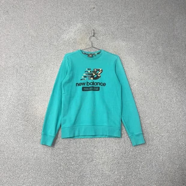 뉴발란스 카모 프린팅 맨투맨 90