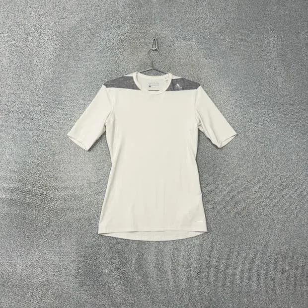 아디다스 테크핏 화이트 기능성 반팔 티 L