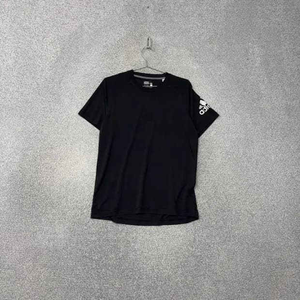 아디다스 블랙 로고 운동 기능성 반팔티 105