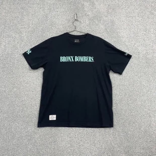 뉴에라 스펠 프린팅 네이비 반팔 티 XL