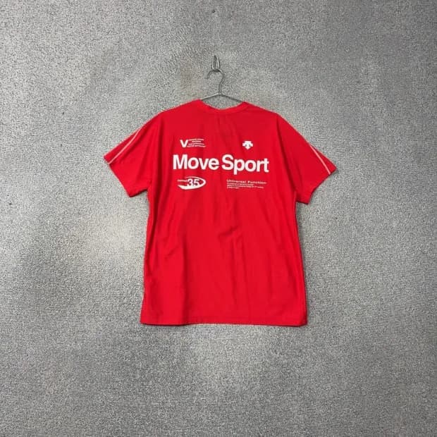 데상트 무브 스포츠 로고 프린팅 레드 기능성 반팔티 L