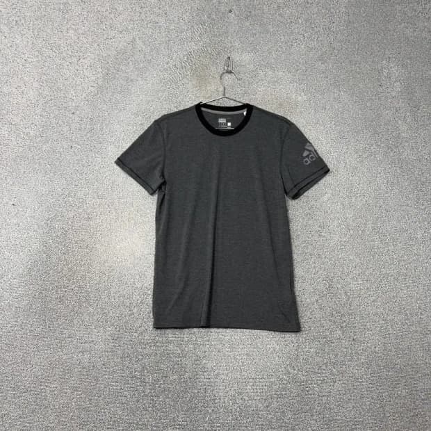 아디다스 그레이 로고 남성 운동 기능성 반팔티 100