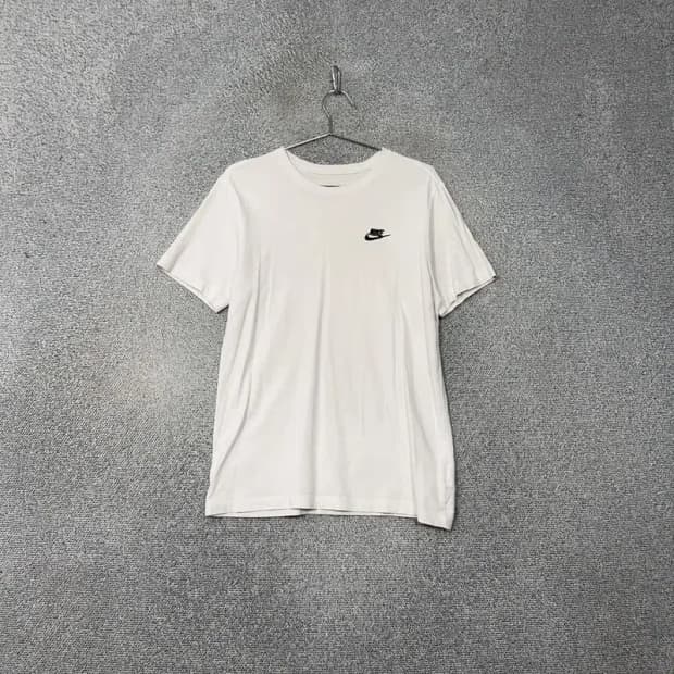 나이키 화이트 로고 캐주얼 반팔 티 M