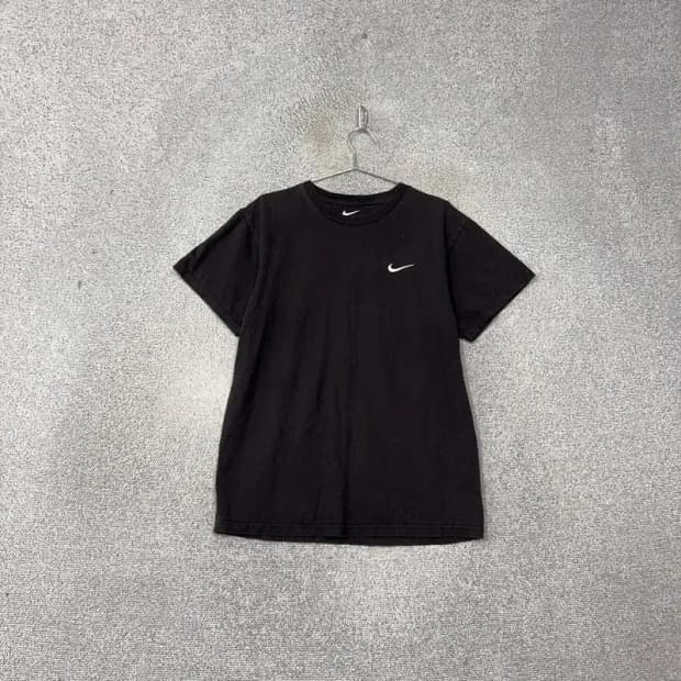나이키 스우시 남성 블랙 반팔 티 L