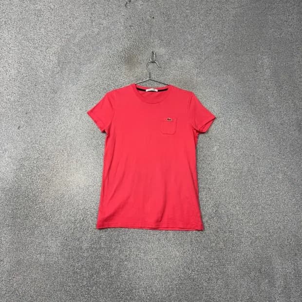 라코스테 여성 포켓 로고 코랄 반팔 티 95